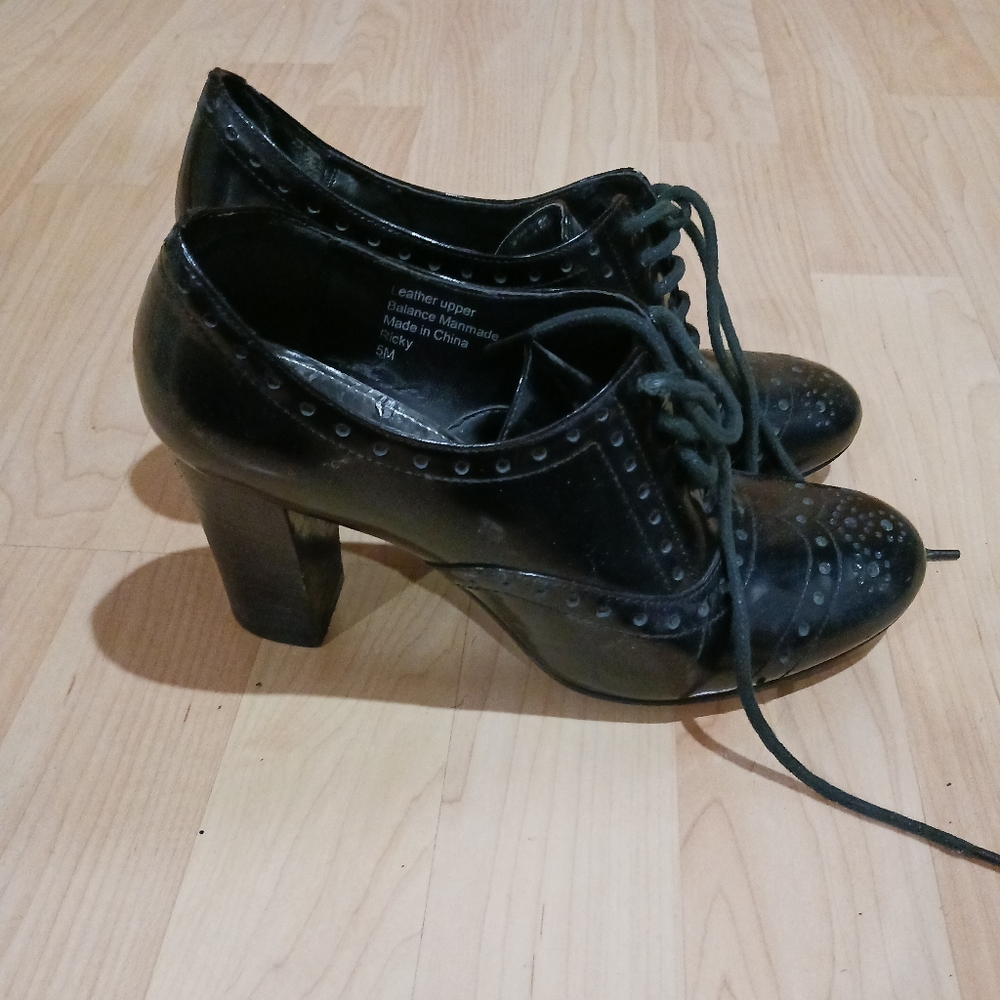Shoes - Picture 2 of 4